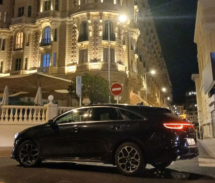 Véhicule VTC à Cannes